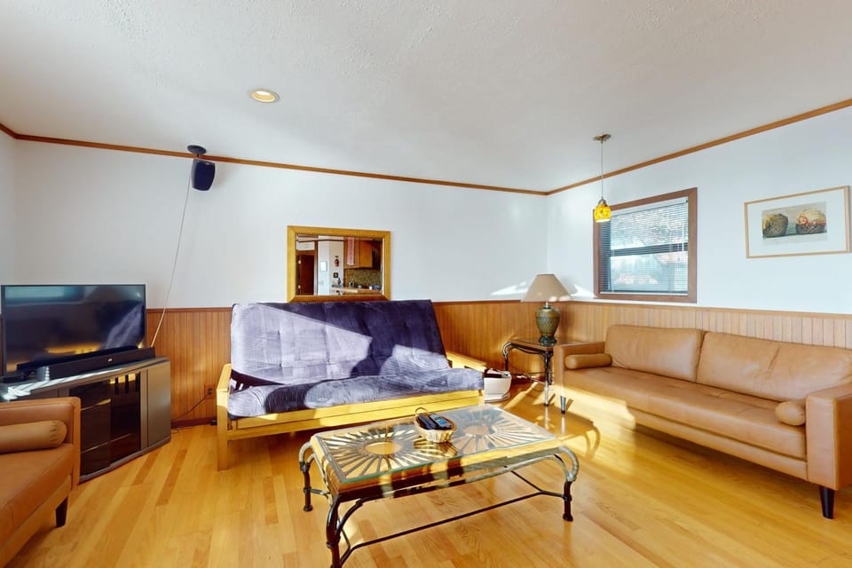 Oceanfront Pet Friendly Home with Hot Tub & Deck House in Westport