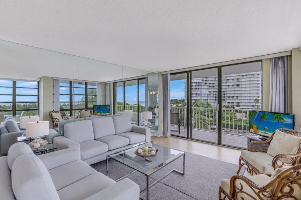 Front unit facing beach with wraparound balcony House in Marco Island