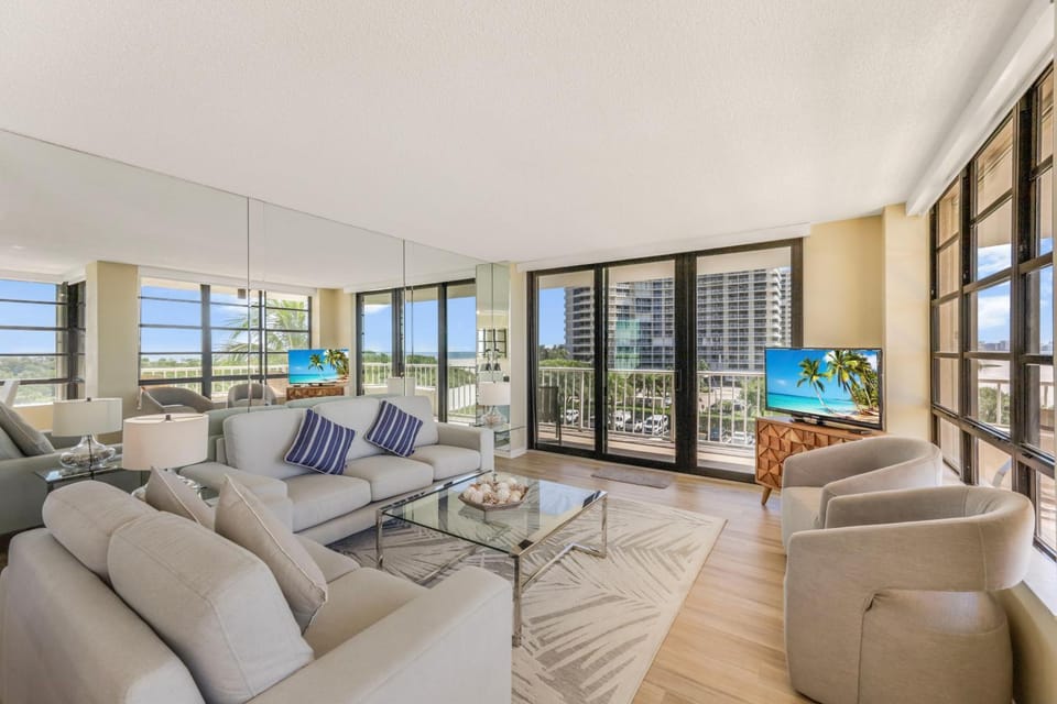 Front unit facing beach with wraparound balcony House in Marco Island