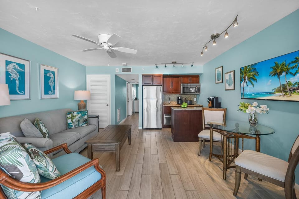 Unique beachfront condo with panoramic beach view House in Marco Island
