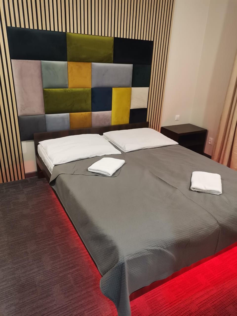Bed, Photo of the whole room, towels