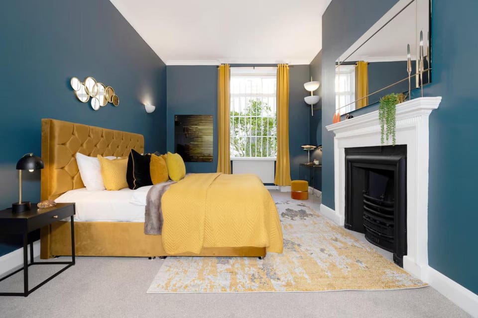 OFF Oxford Circus! Large Unique Artist's Family and Friends HOME Apartment in City of Westminster