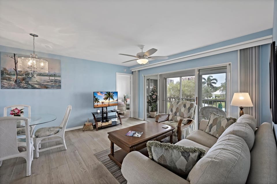 Coastal style condo with pool, spa and steps to beach House in Marco Island