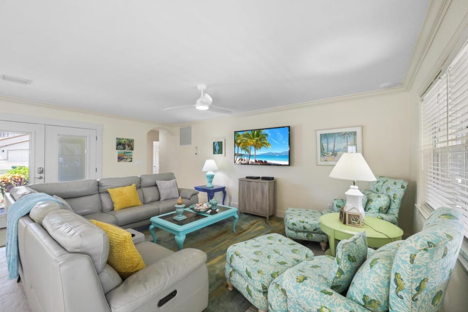 Pet-friendly waterside home with pool/steps to beach House in Marco Island