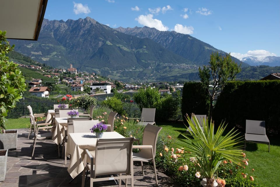 Garden, Balcony/Terrace, Mountain view