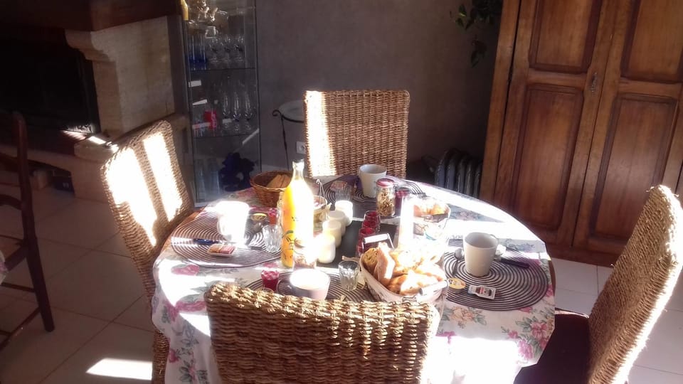 Restaurant/places to eat, Continental breakfast
