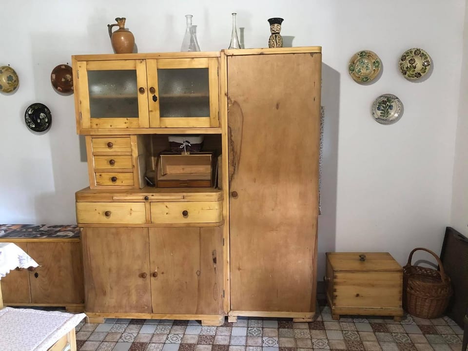Kitchen or kitchenette, kitchen