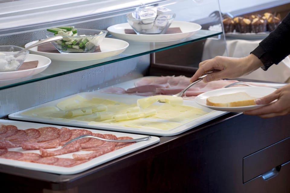 Food and drinks, Breakfast, Continental breakfast, Buffet breakfast