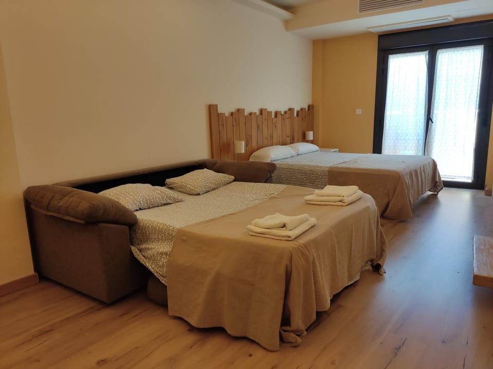 Bedroom, air conditioner