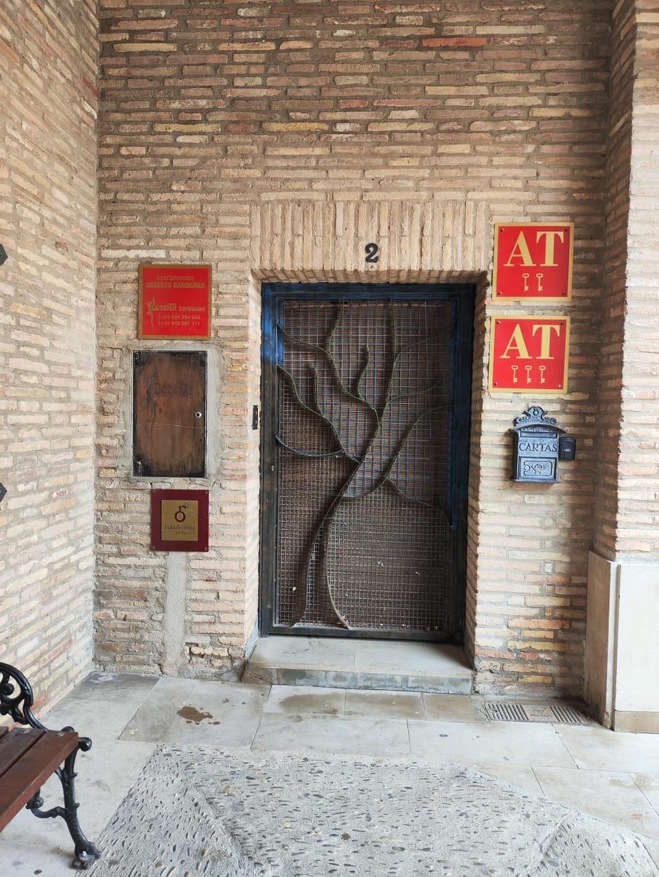Facade/entrance