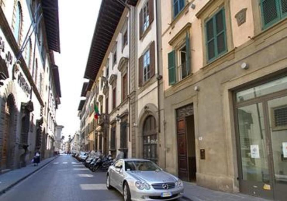 Facade/entrance, Neighbourhood, City view, Street view