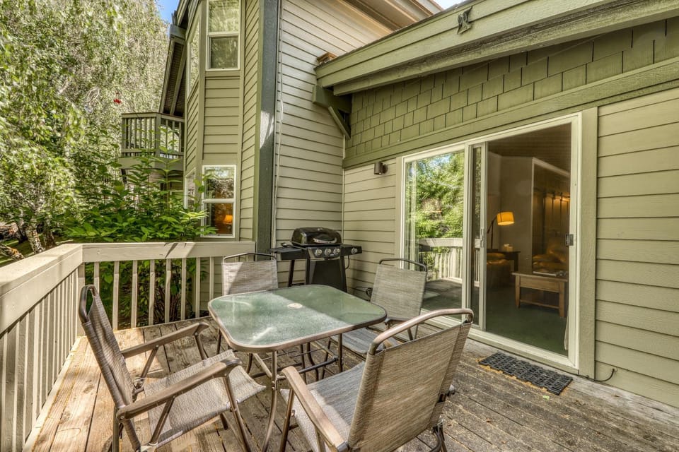 Single Level Ranch Condo in Elkhorn Apartment in Sun Valley