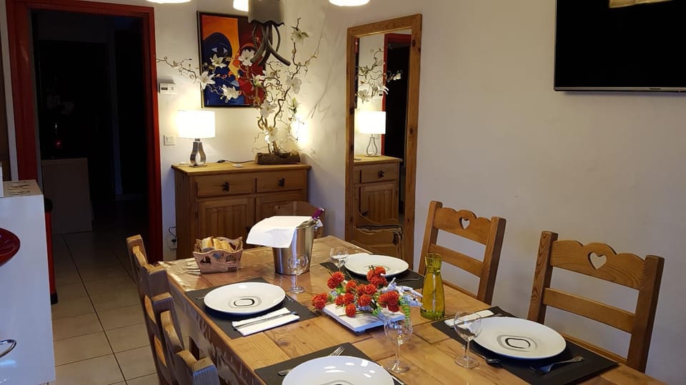 Decorative detail, Dining area