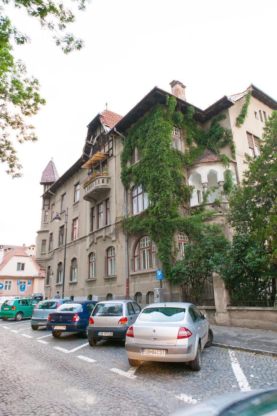 Facade/entrance