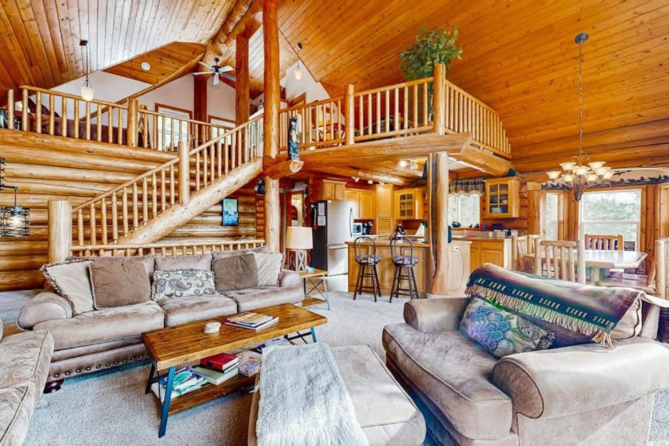 Cascade Lakeview Log Cabin Cabin in Valley County
