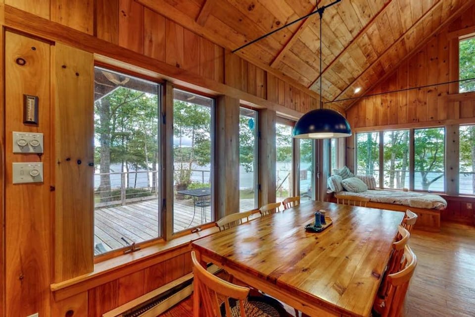 Bed, Seating area, Dining area, Bedroom