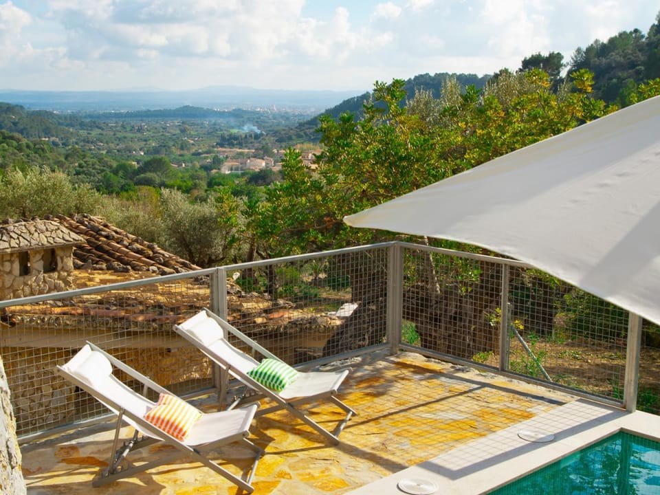 View (from property/room), Balcony/Terrace, Garden view, Mountain view, Pool view