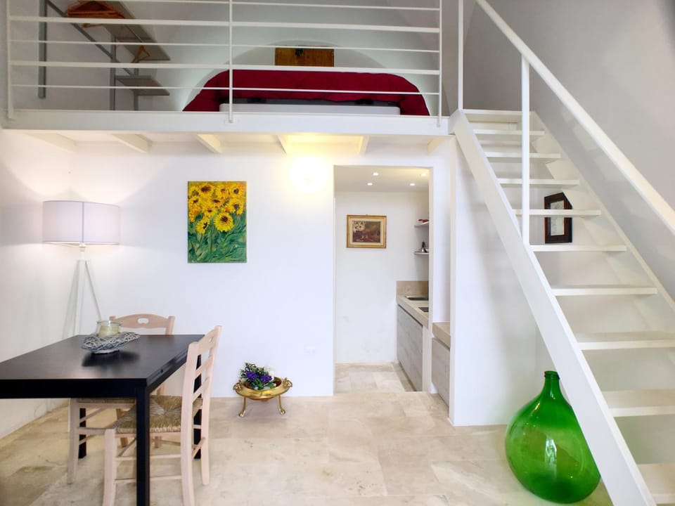 Kitchen or kitchenette, Bedroom