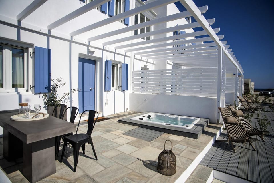 Property building, Hot Tub, Balcony/Terrace