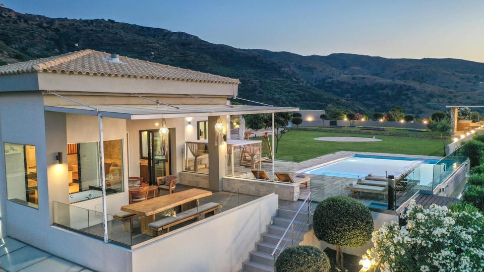 Property building, Patio, Nearby landmark, Spring, Day, Natural landscape, Garden, View (from property/room), Balcony/Terrace, Garden view, Mountain view, Pool view, Swimming pool, sunbed