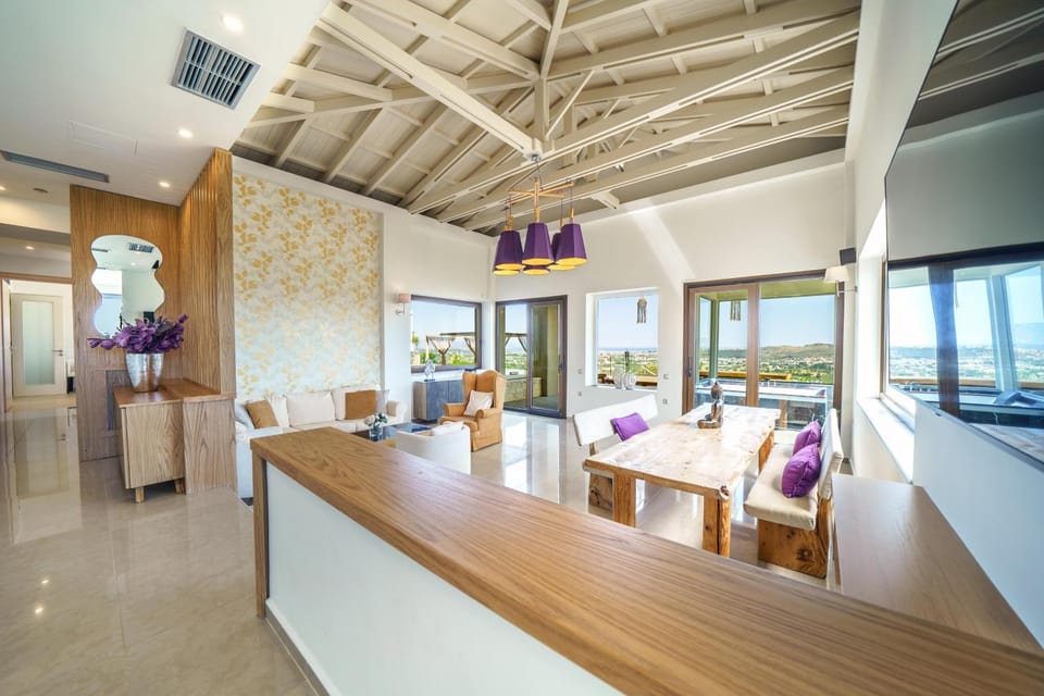 Communal lounge/ TV room, TV and multimedia, Kitchen or kitchenette, Living room, Seating area, Dining area, Evening entertainment, air conditioner