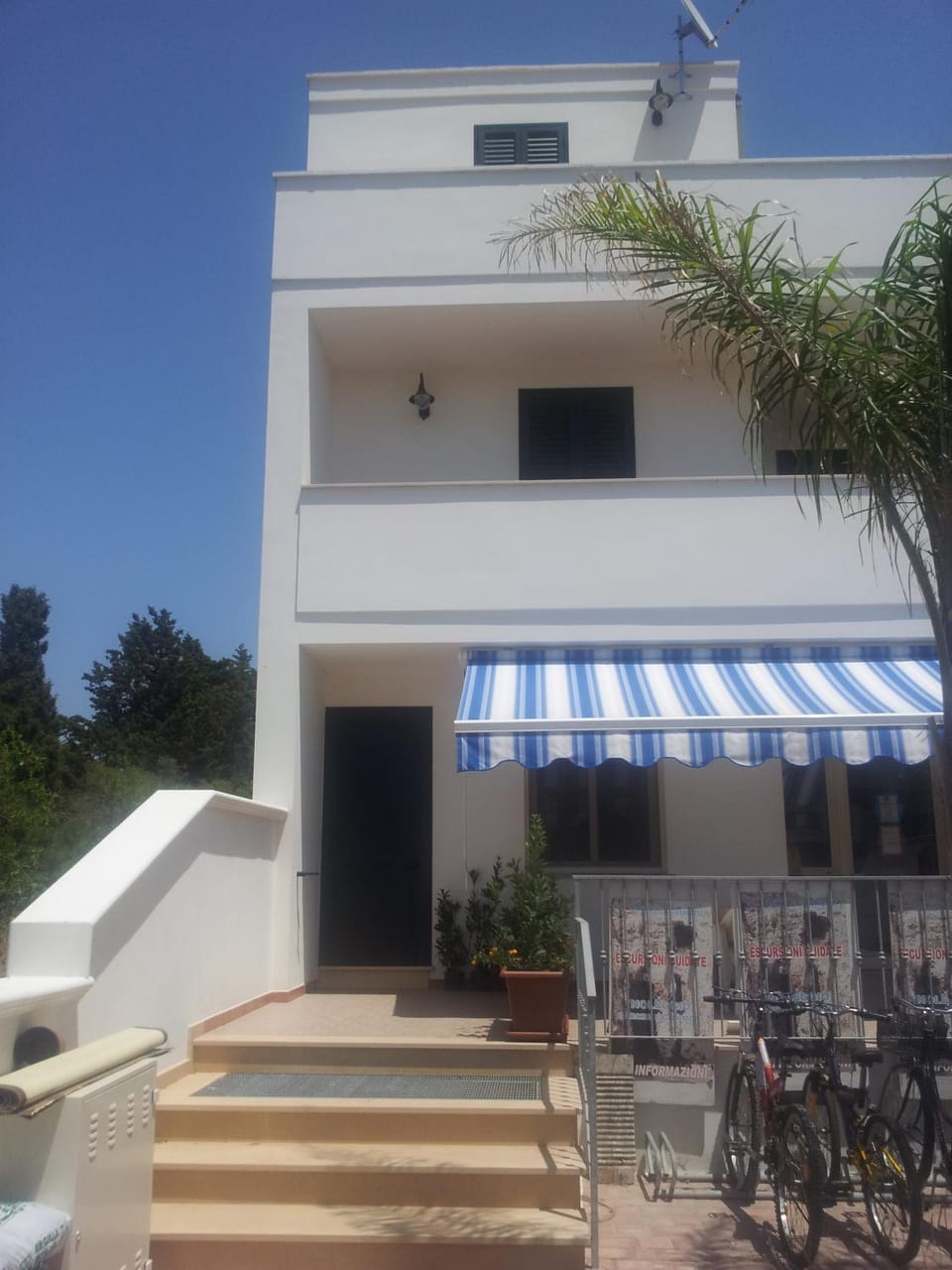 Facade/entrance