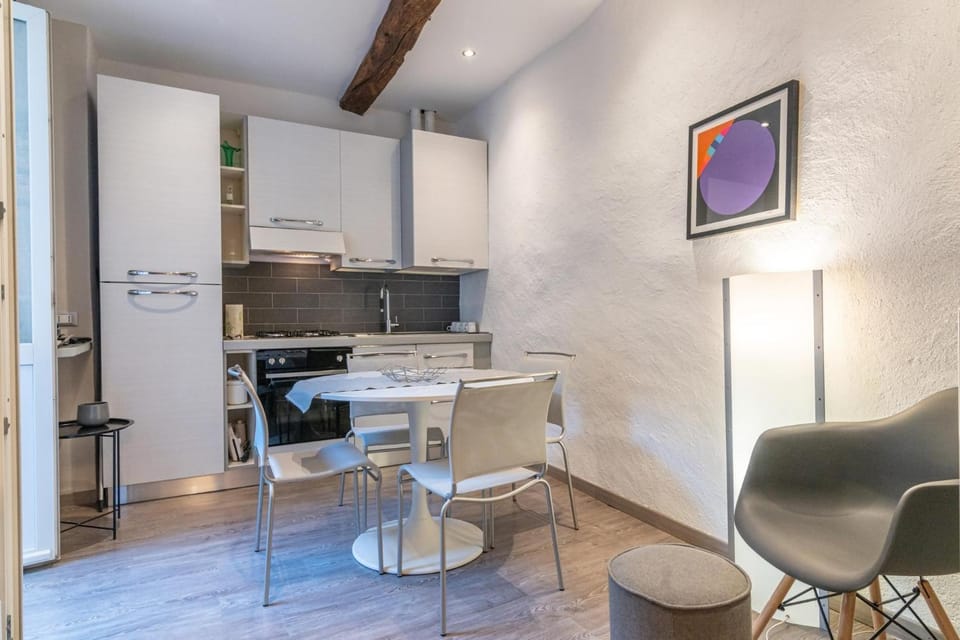 LA PERLA piccolo appartamento in piazza Apartment in Orta San Giulio