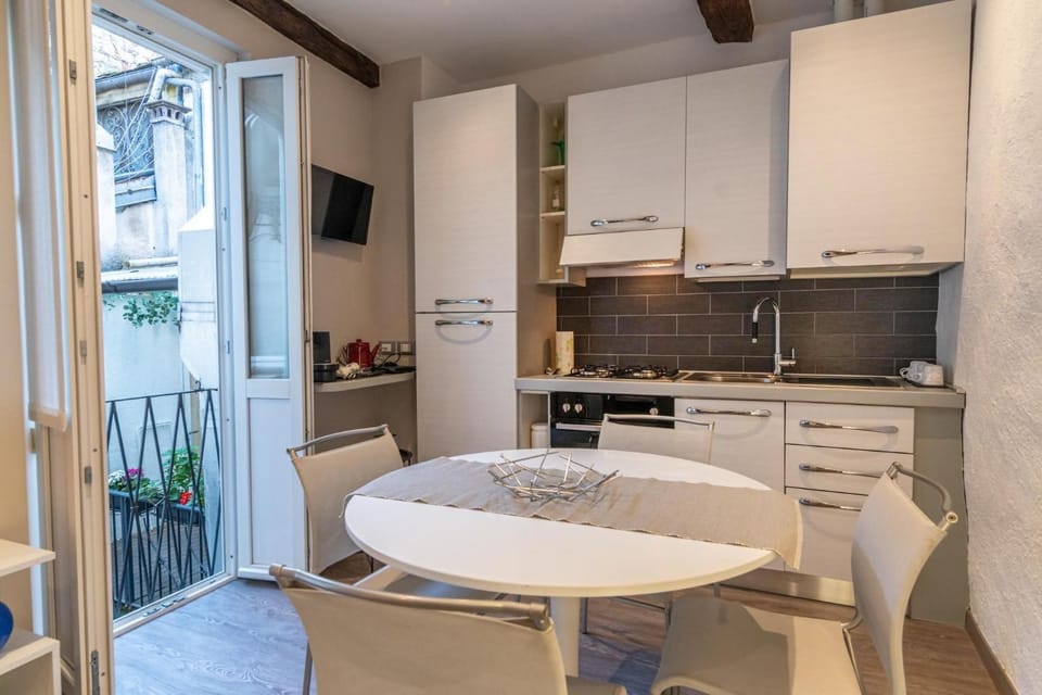 LA PERLA piccolo appartamento in piazza Apartment in Orta San Giulio