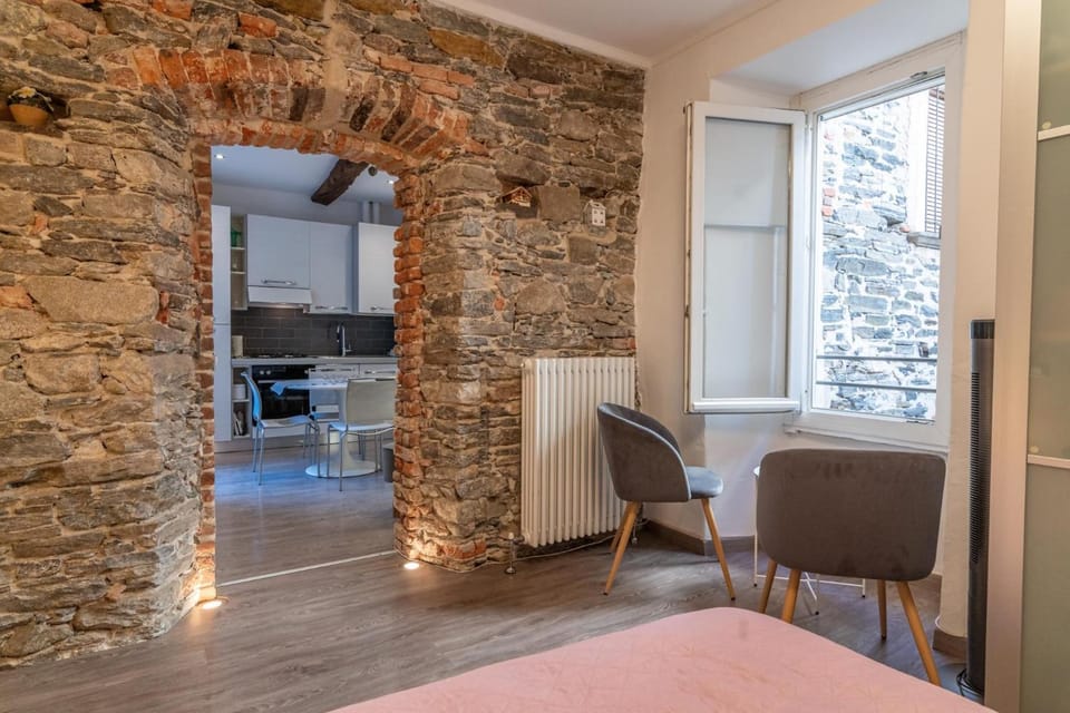 LA PERLA piccolo appartamento in piazza Apartment in Orta San Giulio