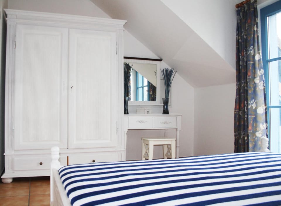 Photo of the whole room, Decorative detail, Bedroom, Area and facilities