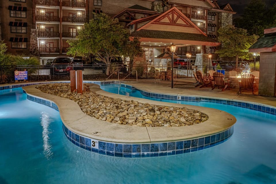 Bearskin Lodge on the River Hotel in Gatlinburg