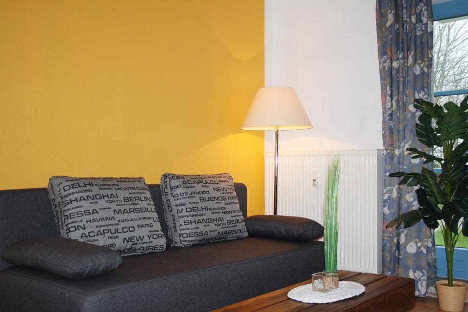 Living room, Photo of the whole room, Decorative detail, Seating area