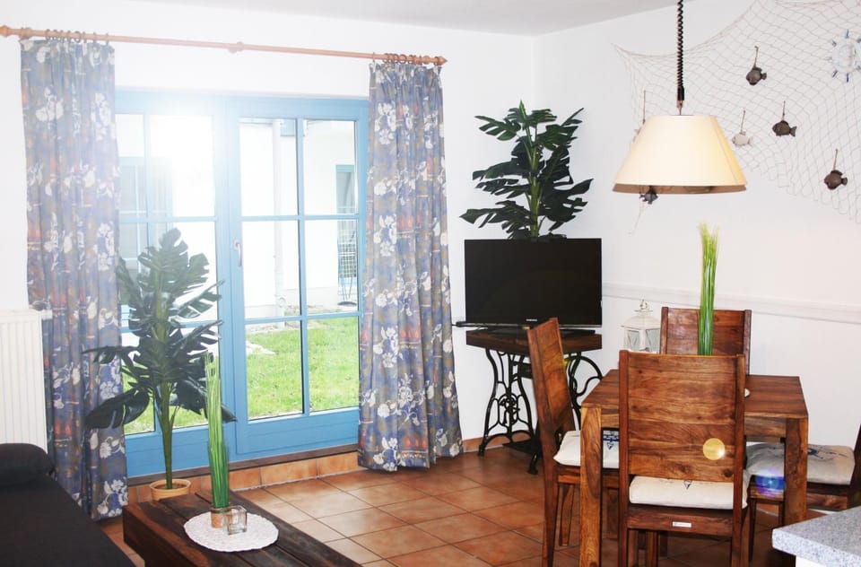 TV and multimedia, Living room, Other, Photo of the whole room, Decorative detail, Decorative detail, Dining area
