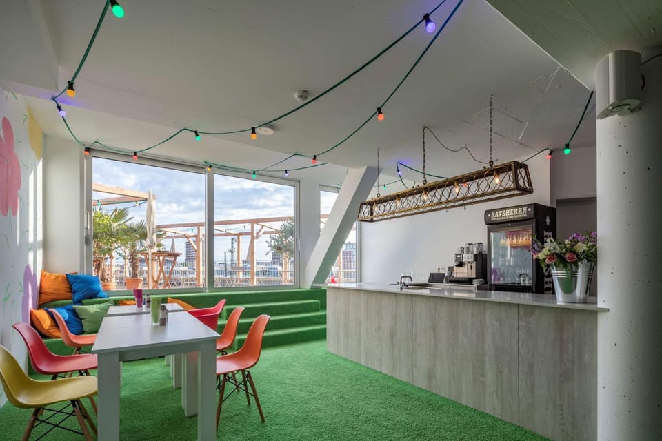 Restaurant/places to eat, Dining area, On site, Breakfast