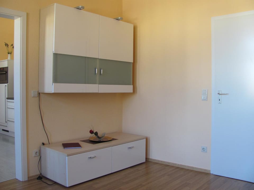 Photo of the whole room, Decorative detail