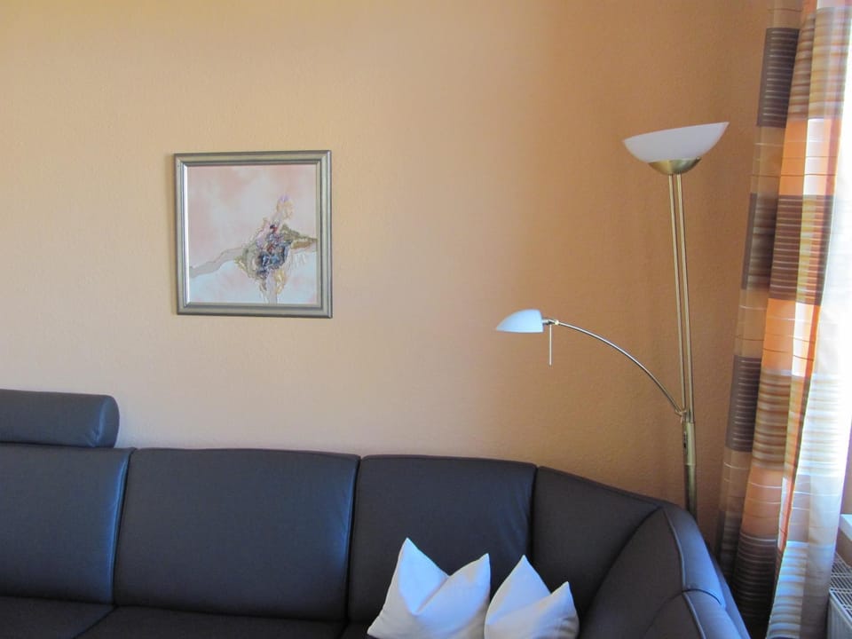 Photo of the whole room, Decorative detail