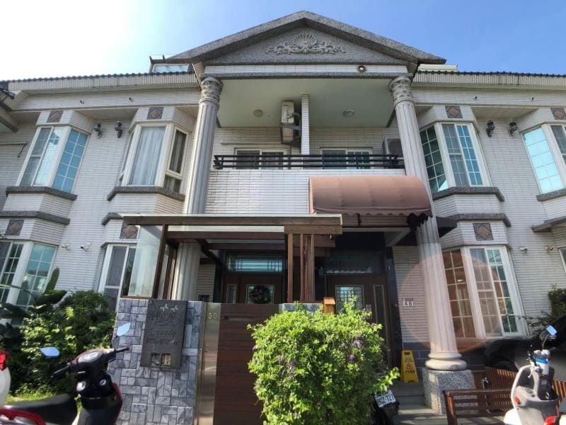Property building, Staff, Facade/entrance, Off site, People, View (from property/room), Other, Decorative detail, Floor plan, Landmark view, Location