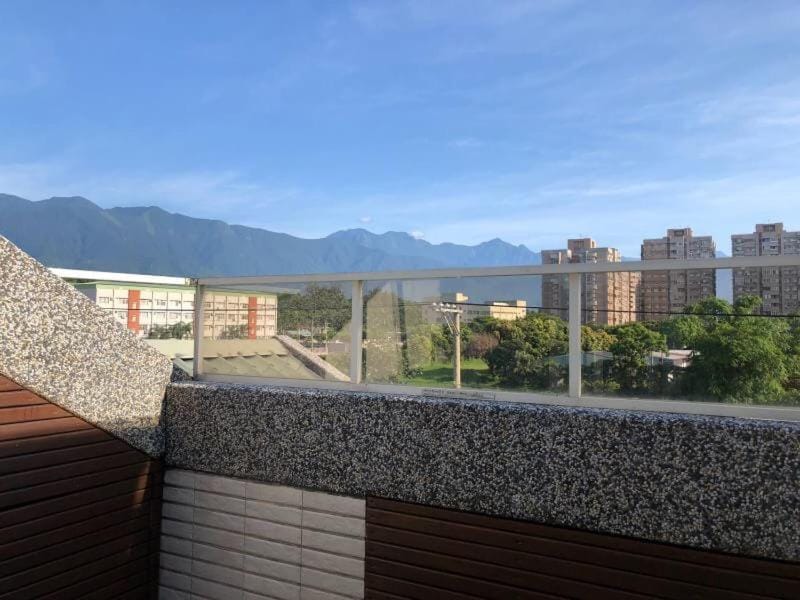 Staff, People, Balcony/Terrace, On site, City view, Mountain view, Street view, Location