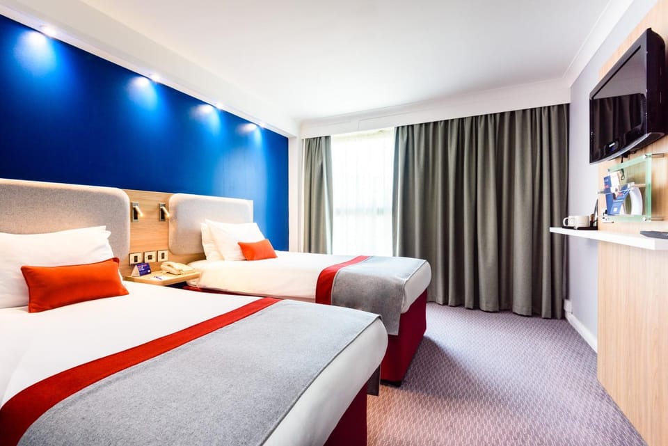 Bed, TV and multimedia, Coffee/tea facilities, Photo of the whole room, Bedroom, Pets, Pets, children, young children, older children, Family, hair dryier, pet friendly, pet friendly, air conditioner