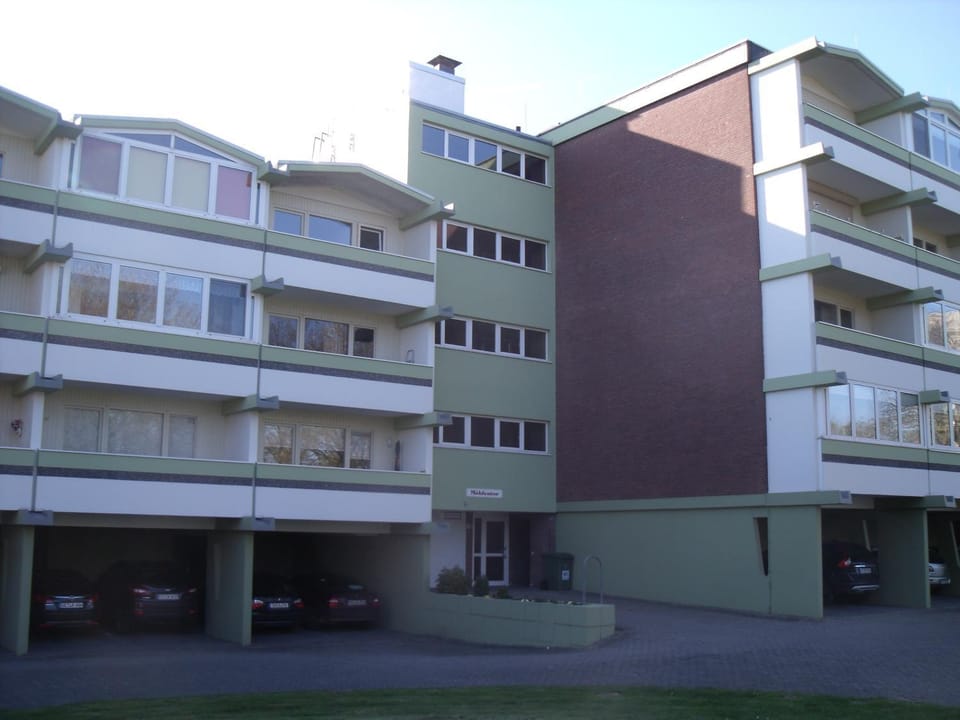 Property building, Facade/entrance, Spring