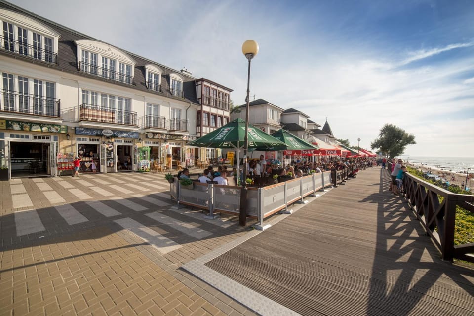 Nearby landmark, Restaurant/places to eat, Neighbourhood, Beach, Supermarket/grocery shop, Shopping Area
