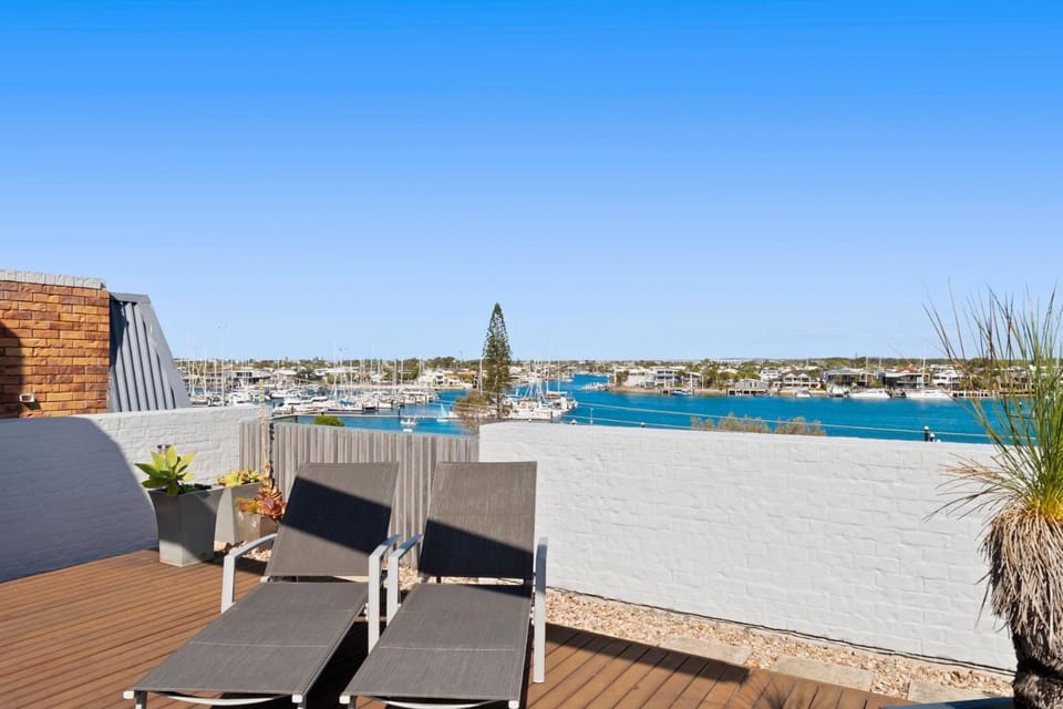 Spectacular Location and Views, 3 Bedrooms , Private Rooftop Spa Apartment in Sunshine Coast