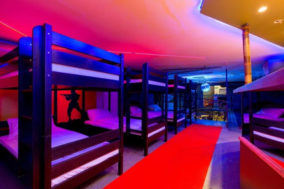 Bedroom, bunk bed