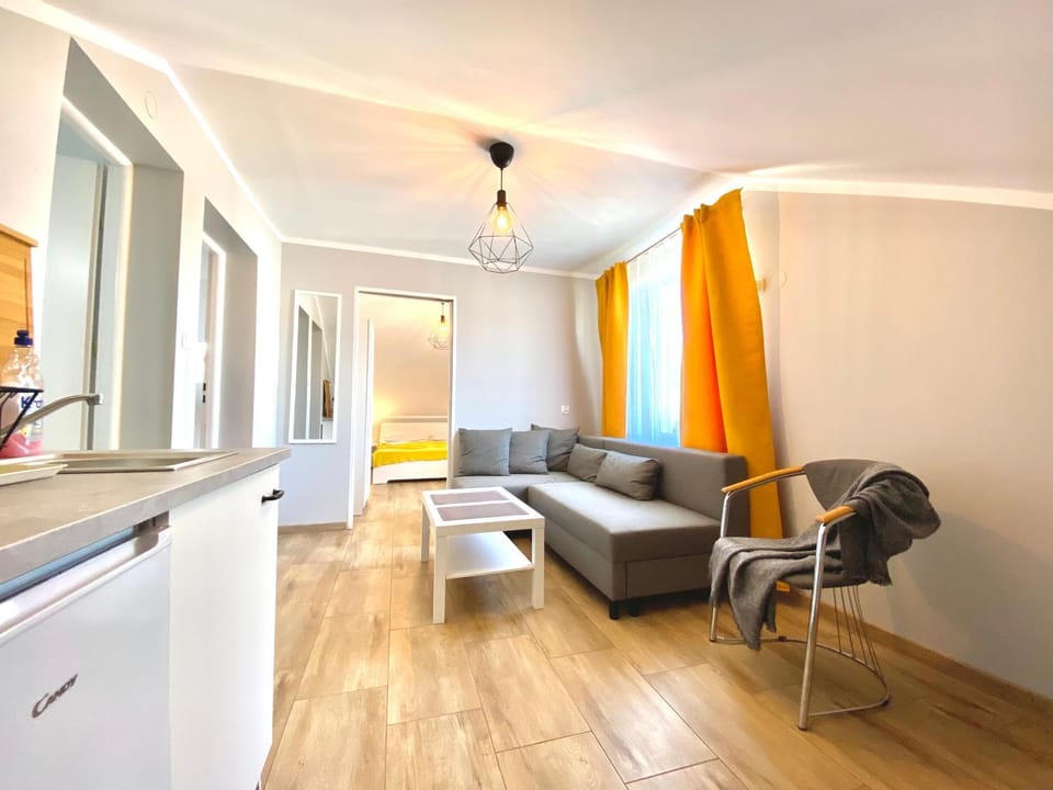Communal lounge/ TV room, TV and multimedia, Living room, Seating area, Dining area
