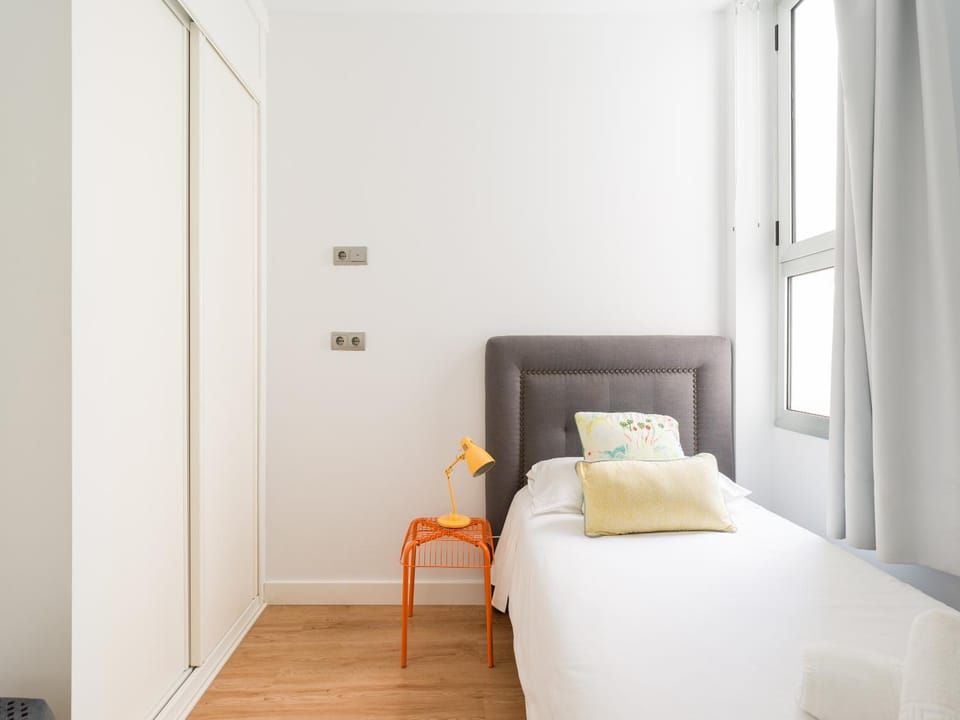 Bed, Photo of the whole room, Bedroom