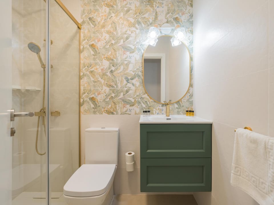 Shower, Bathroom, towels