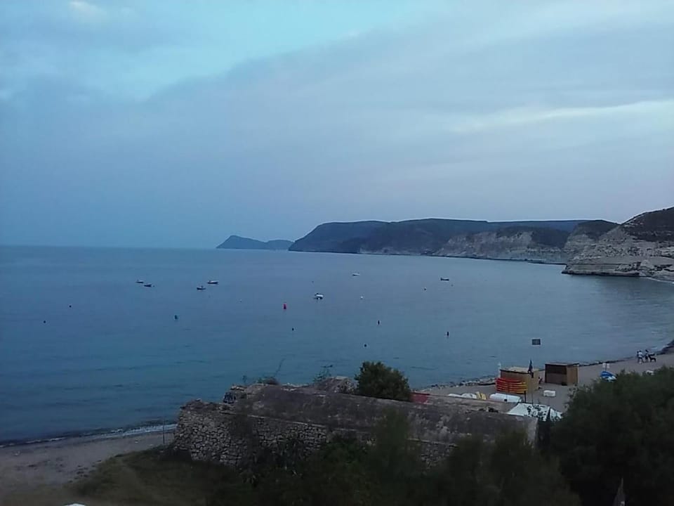 Mountain view, Sea view