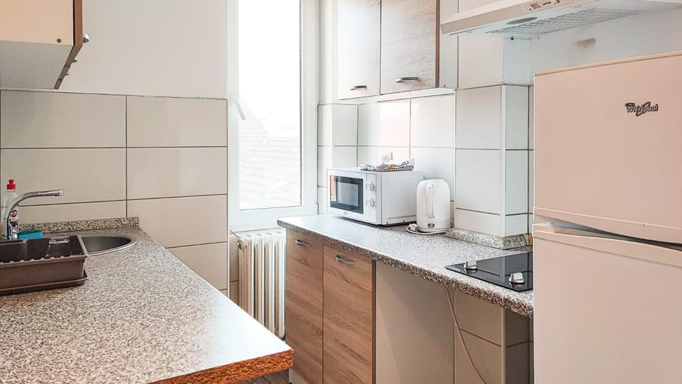 Coffee/tea facilities, Kitchen or kitchenette, minibar, stove