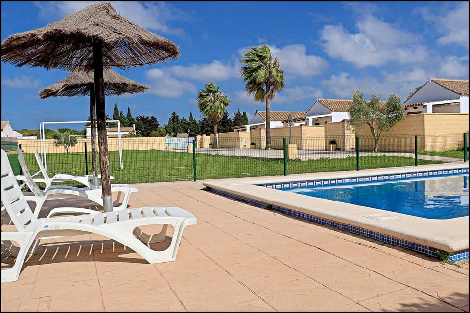 Swimming pool, sunbed