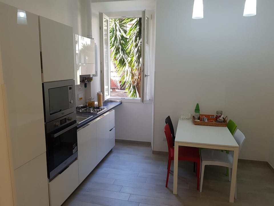 Kitchen or kitchenette, Bedroom